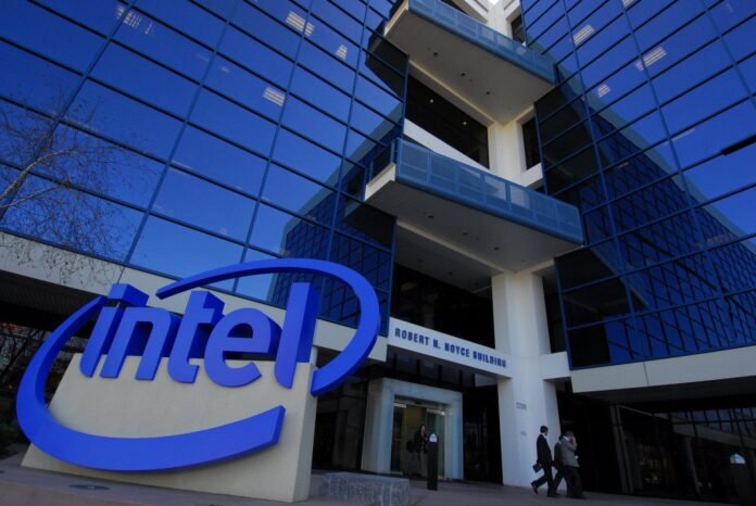 Intel VP Robert Hallock discussing PC market split between mainstream and enthusiast sockets