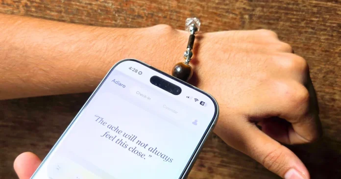Adiaro Balance Chain Bracelet review showing its stylish gemstone and NFC smart features