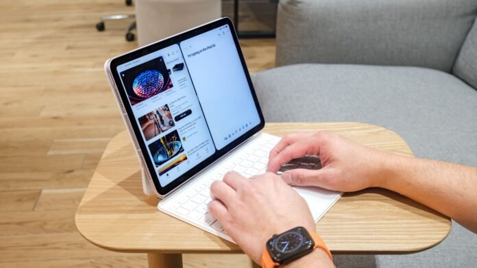 পড়াশোনার জন্য Tablet নাকি Laptop শিক্ষার্থীদের comparison